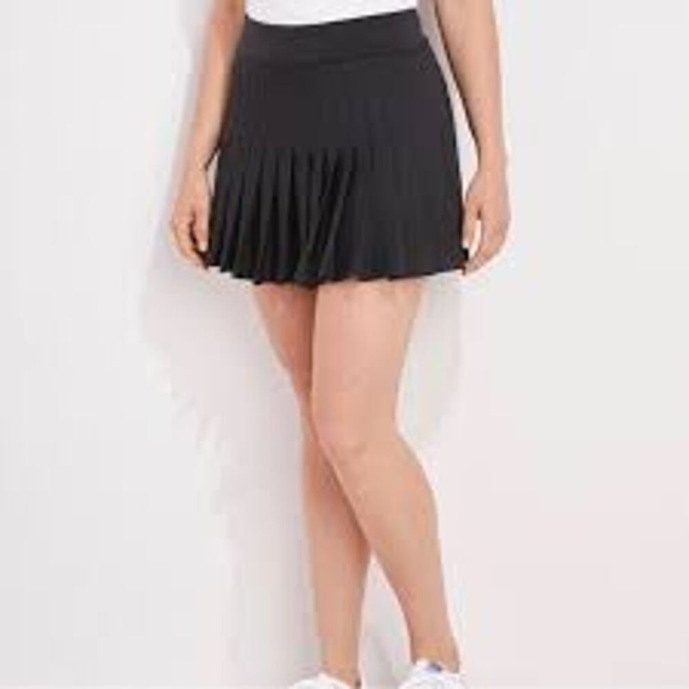 Vineyard Vines Pleated Performance Skort Black